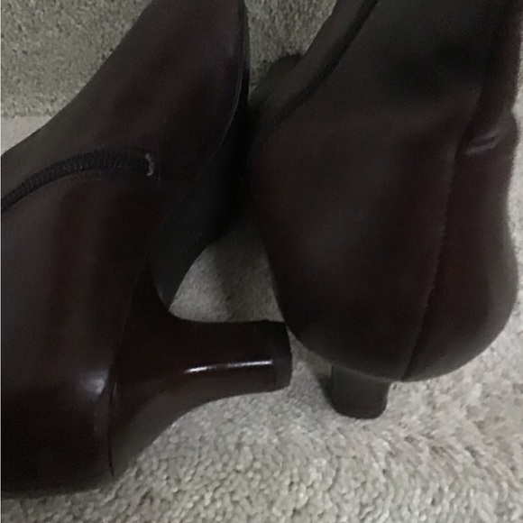 Anne Klein iFlex Brown Ankle Boots - Picture 5 of 6